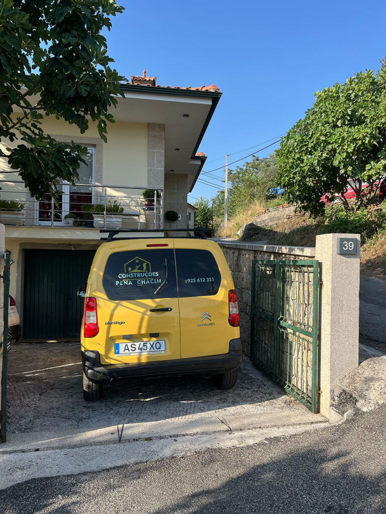 Carrinha Construções Pena Chacim